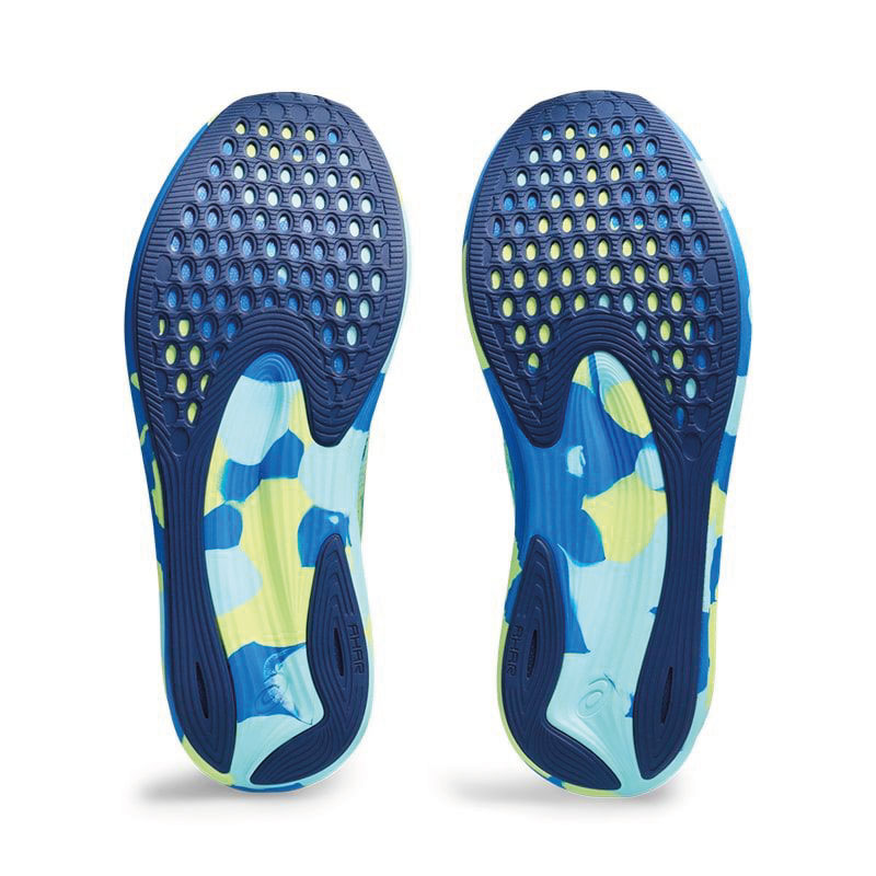 Zapatillas ASICS Noosa TRI 15 azules con detalles naranjas sobre un fondo blanco